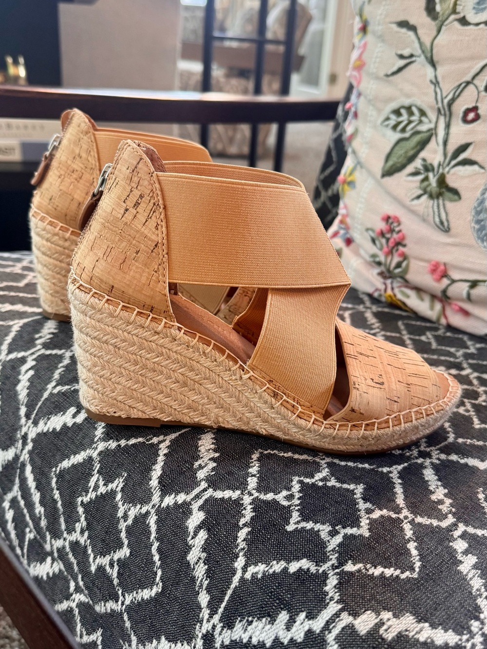 Gentle Souls by Kenneth Cole Wedge, Size 6&1/2